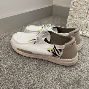 Hey Dude Women's White Zebra Star